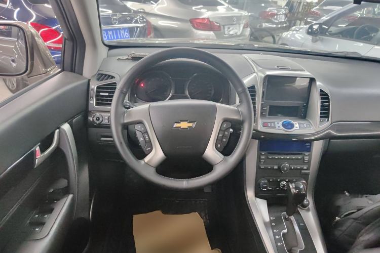 Used Chevrolet Captiva 2015 2.4L 4x4 Flagship Edition 7-Seater