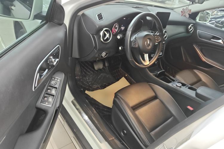 Used Mercedes-Benz GLA 2017 GLA 200 Fashion Model