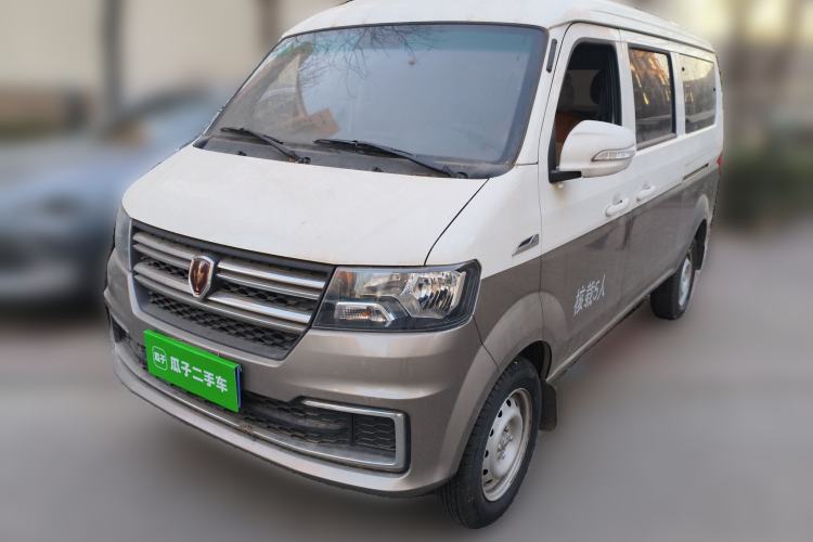 Used Jinbei Hiace X30 2024 1.5L Wealthy-Style Passenger Van 5/6/7 Seater with Front-Mounted Air Conditioning