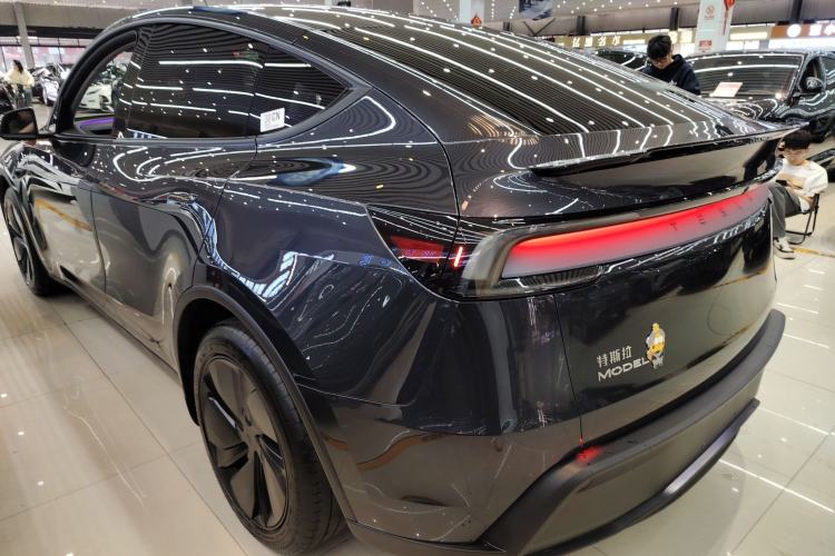 Used Tesla Model Y 2025 Rear-Wheel-Drive Version
