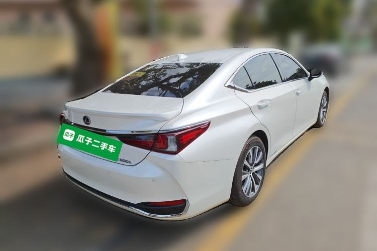 Used Lexus ES 2020 300h Premier Edition