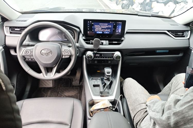 Used Toyota RAV4 2023 2.0L CVT Two-Wheel Drive Fashion Plus Edition
