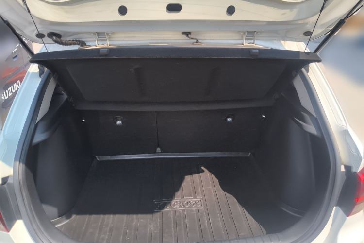 Used Kia KX Cross 2017 1.4L AT GLS Trunk