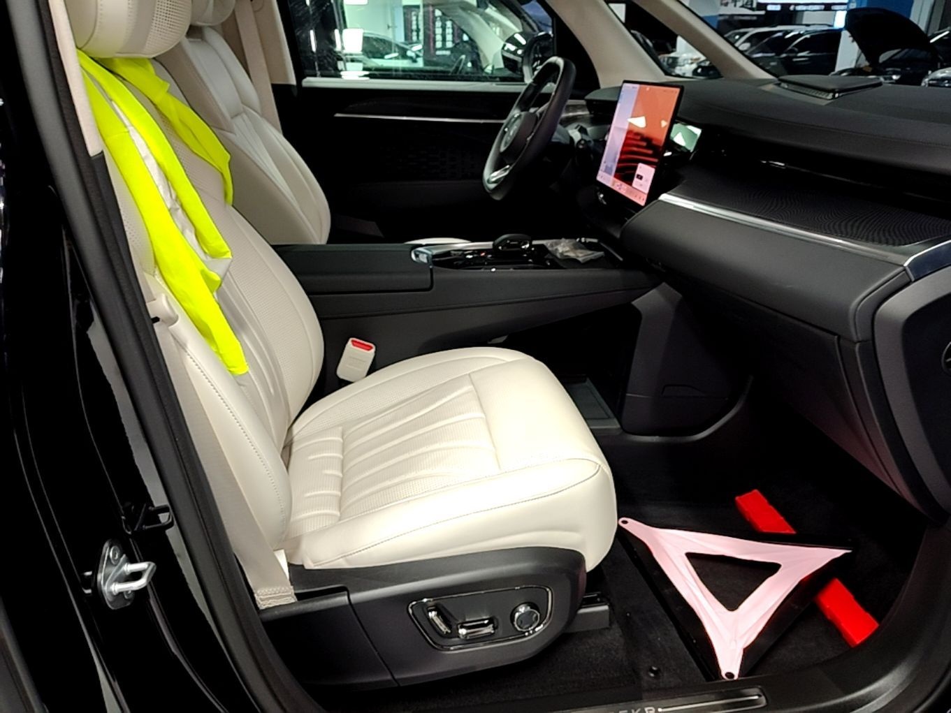 Zeekr 009 2024 GAC Trumpchi — снимка 19