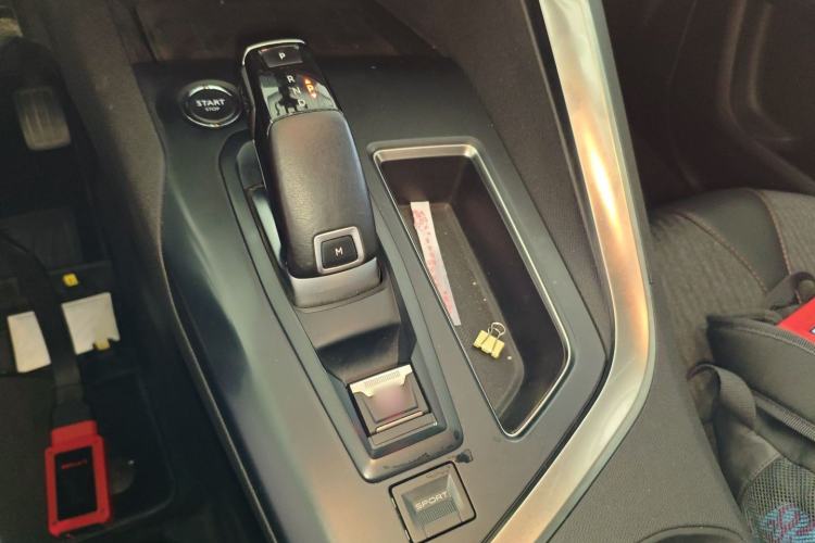 Used Peugeot 5008 2019 Revised 360THP 7-Seater Flagship Edition Gear Lever