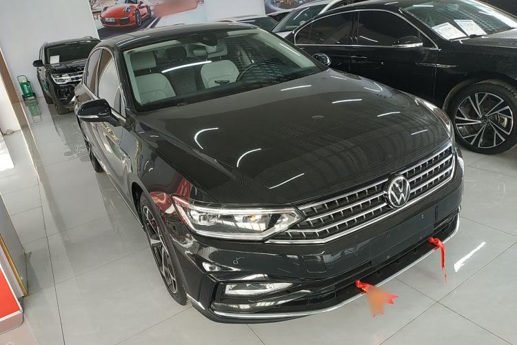 Used Volkswagen Magotan 2023 2 Million Units Commemorative Edition 330TSI DSG Luxury Version Front Right 45 Deg