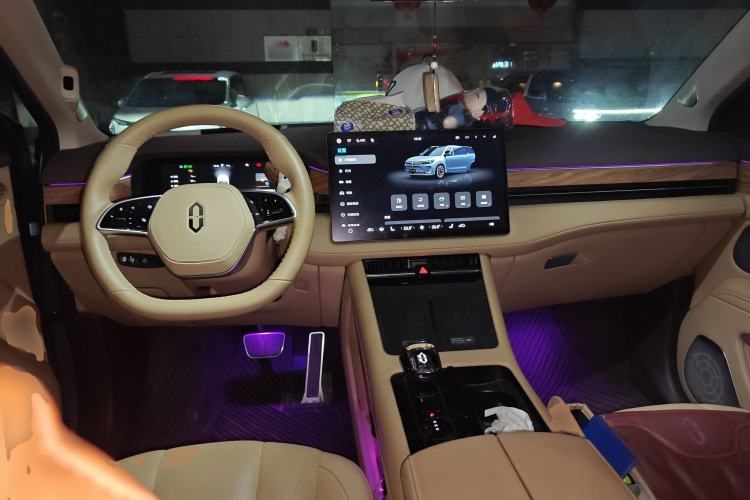 Used Hima AITO M7 2024 1.5T Intelligent Drive 4WD Ultra Version 5 Seats Center Console