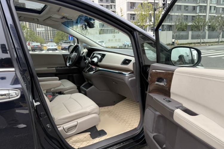 Used Honda Odyssey 2017 2.4L Luxury Edition Right Front Seat