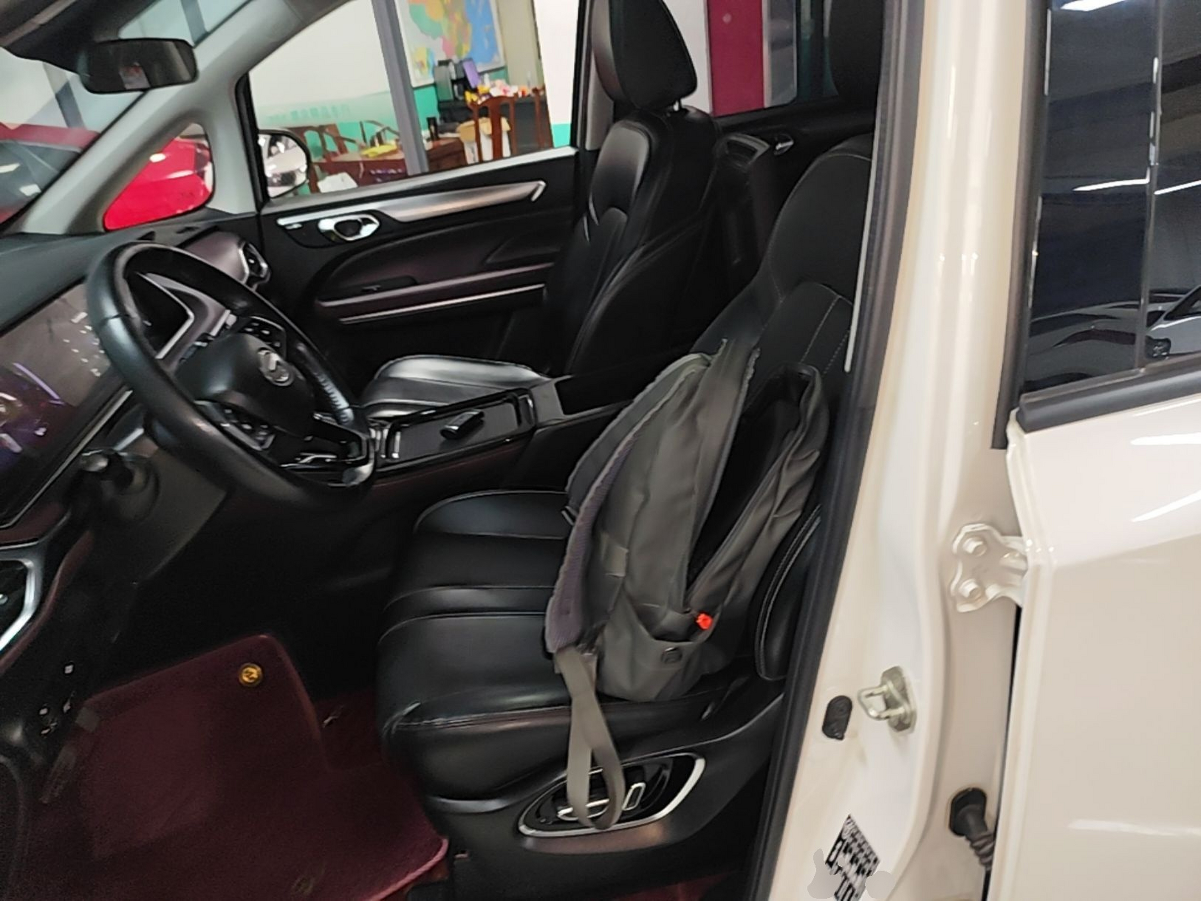 Переднее сиденье в автомобиле