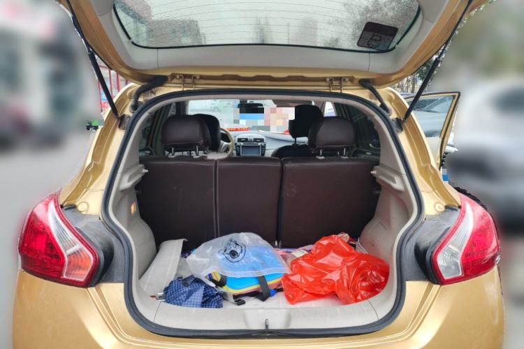 Used Nissan Tiida 2011 1.6L CVT Smart Version Trunk