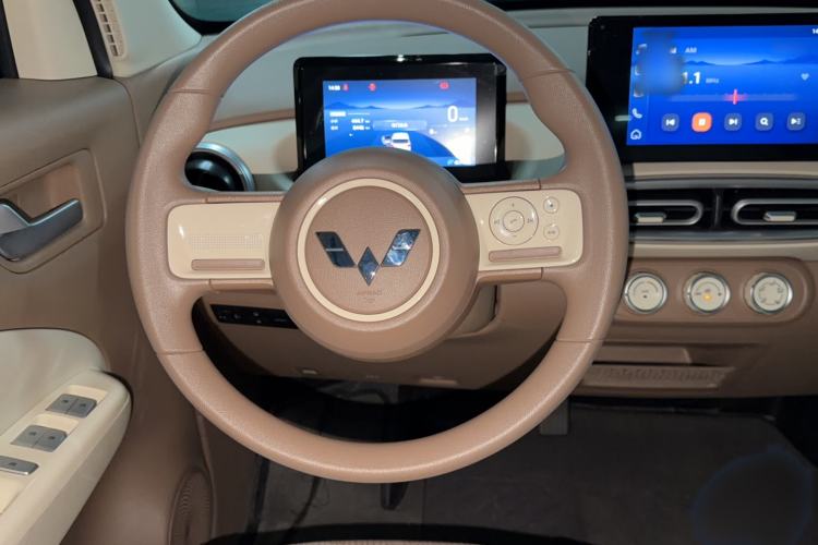 Used Wuling Hongguang MINIEV 2025 Four-Door Version Zhenxiang+ Edition Interior 1