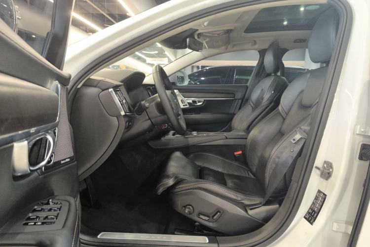 Used Volvo V90 2017 Cross Country T5 AWD Prestige Edition
