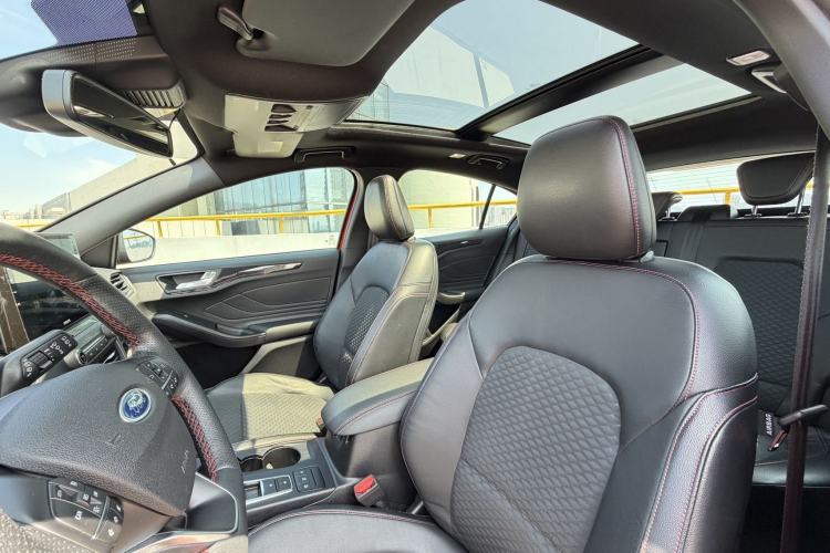 Used Ford Focus 2019 Hatchback EcoBoost 180 Automatic ST Line Interior 6