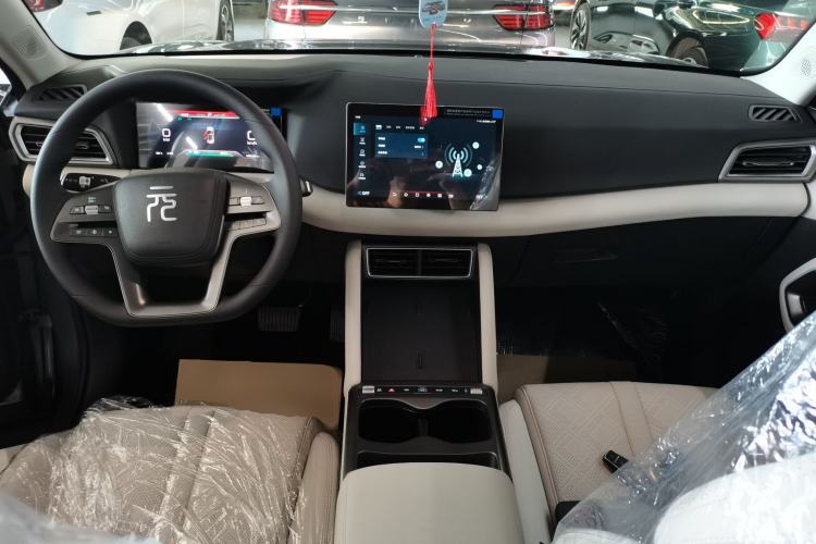 Used BYD Yuan UP 2025 Model 301KM Leading Version Center Console