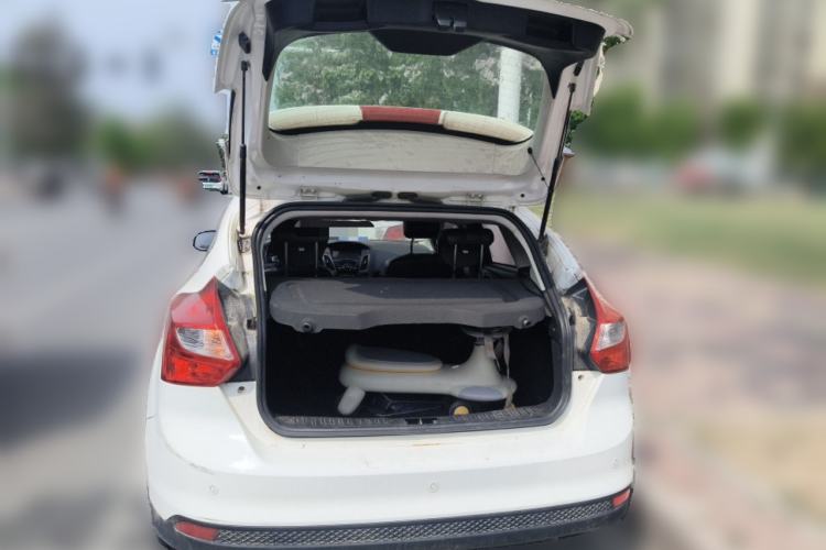 Used Ford Focus 2012 Hatchback 1.6L Automatic Fashion Edition Trunk