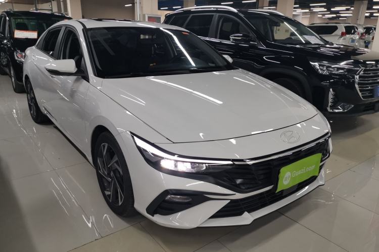 Used Hyundai Elantra 2023 1.5L CVT GLX Elite Edition Front Right 45 Deg