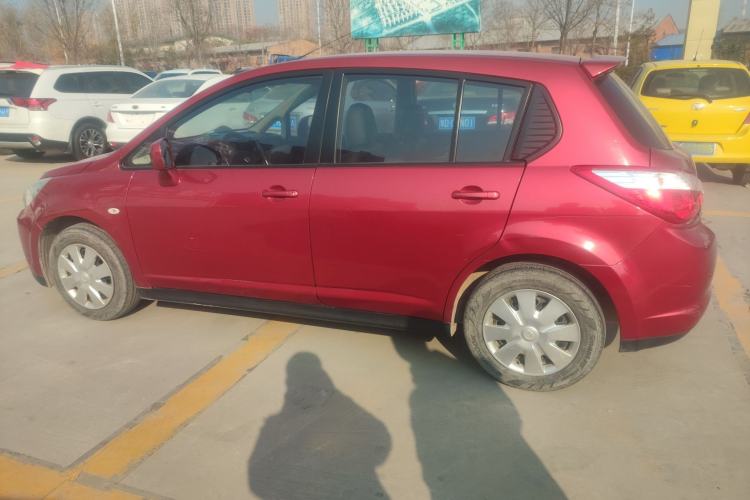 Used Venucia R50 2014 1.6L Manual Splendid Edition
