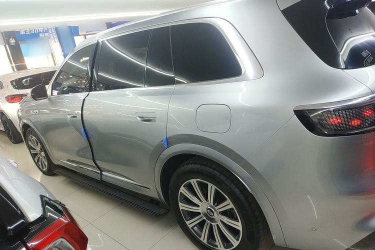 Used Hima AITO M8 2025 Extended-Range Max Version 37 kWh 6-Seater
