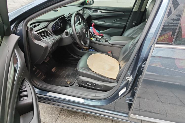 Used Buick LaCrosse 2019 28T Luxury Version Driver Seat