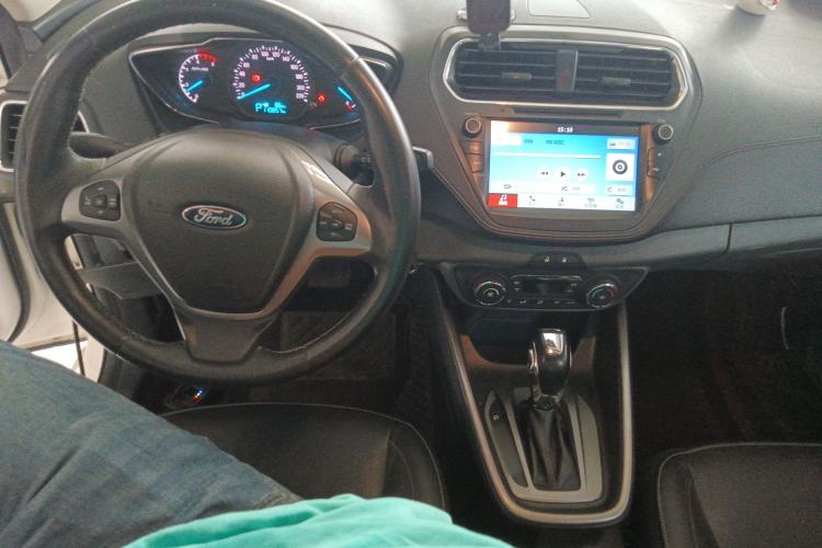 Used Ford Escort 2015 1.5L Automatic Fashion Model Center Console