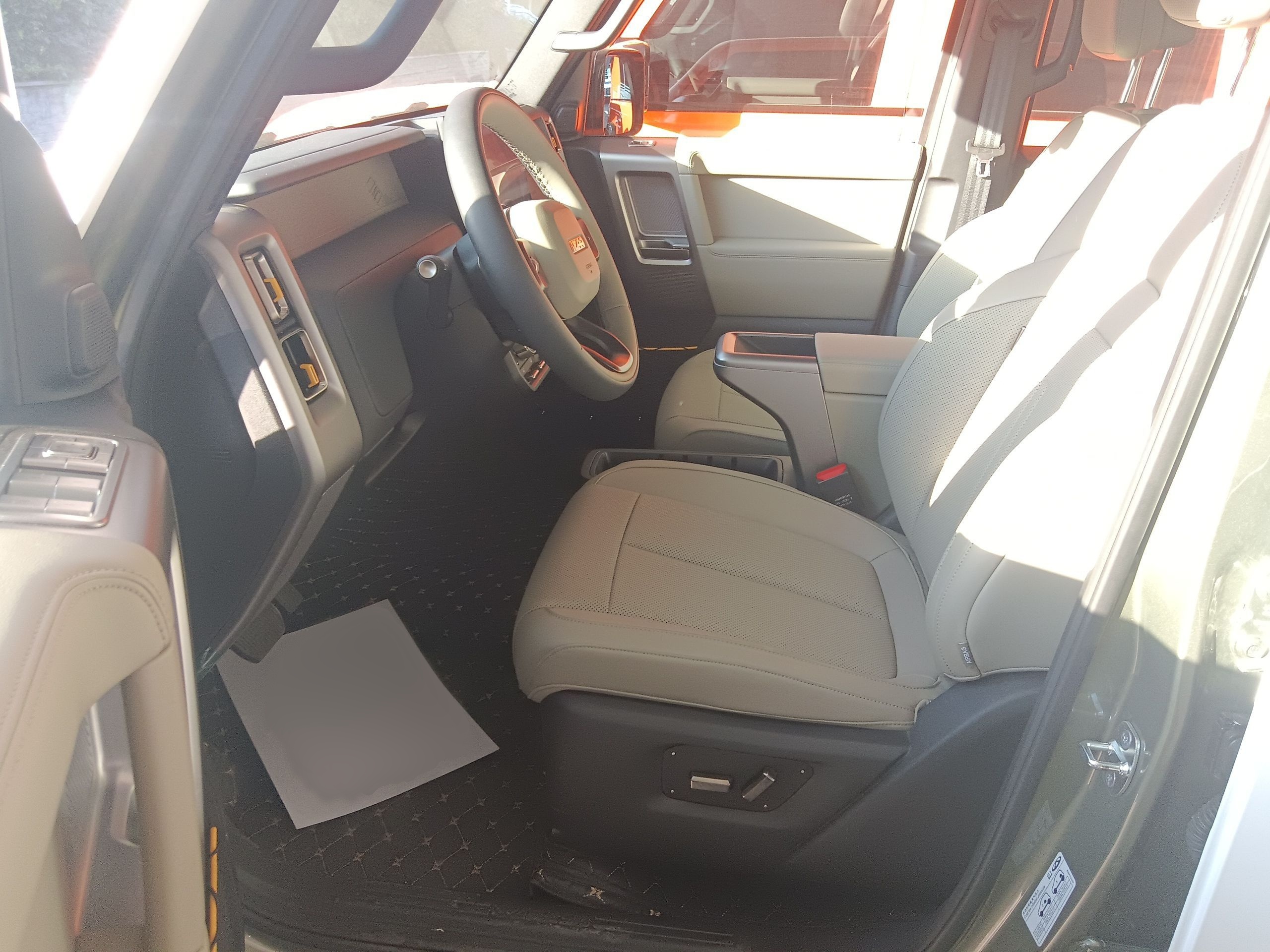 Переднее сиденье в автомобиле