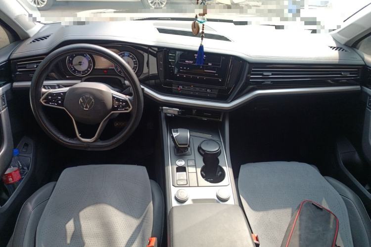 Used Volkswagen Touareg 2022 2.0 TSI Flagship Special Edition Center Console