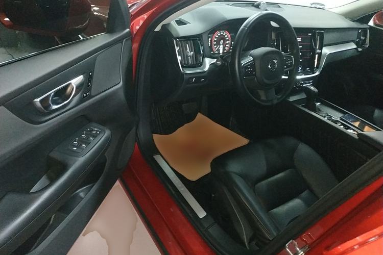Used Volvo S60 2021 T4 Zhiyi Luxury Edition
