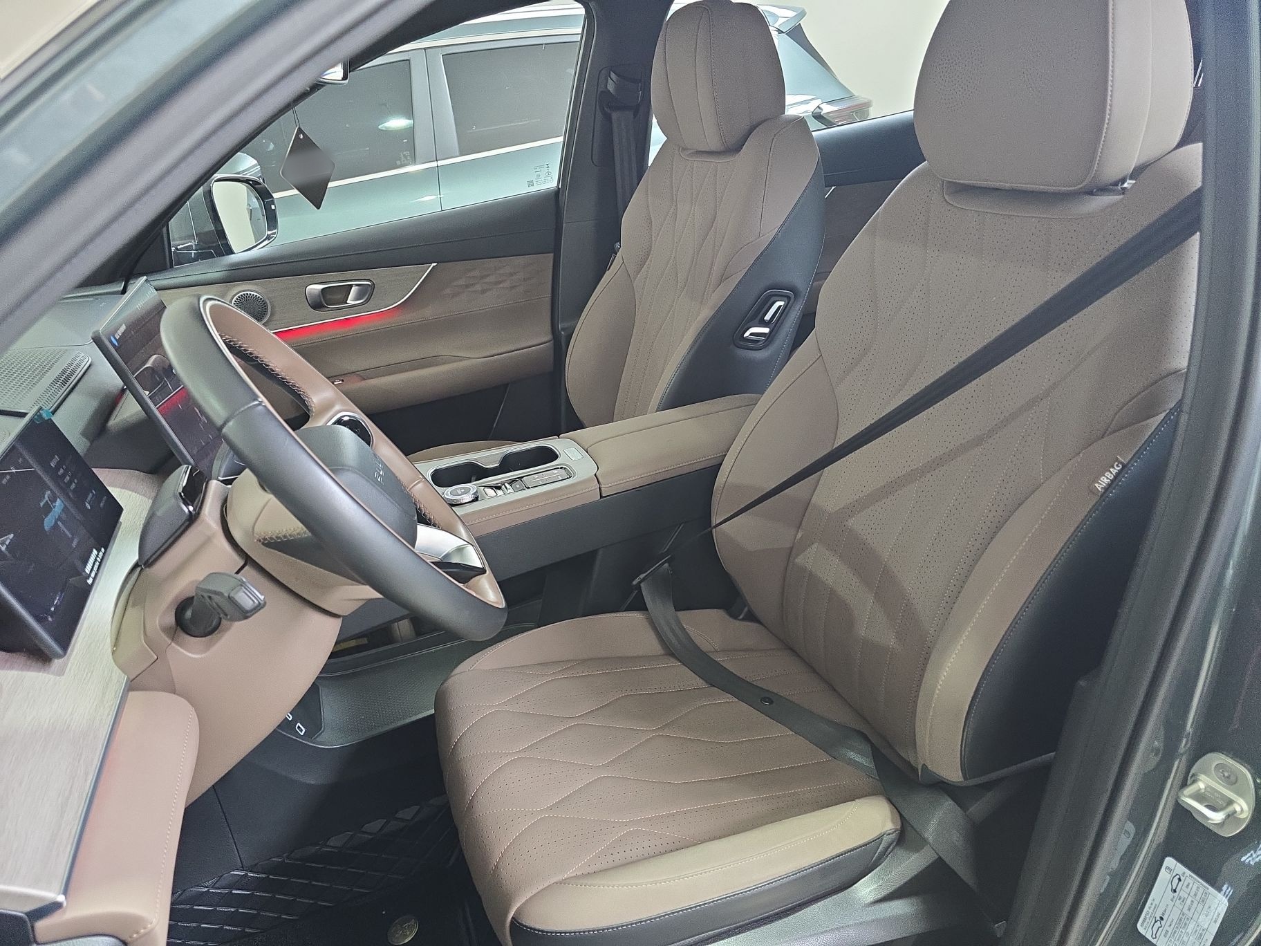 Переднее сиденье в автомобиле