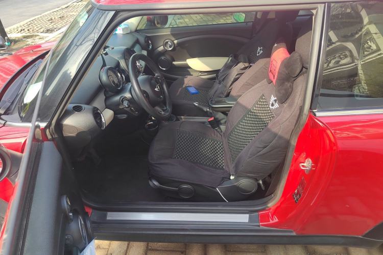 Used MINI 2011 1.6L ONE
