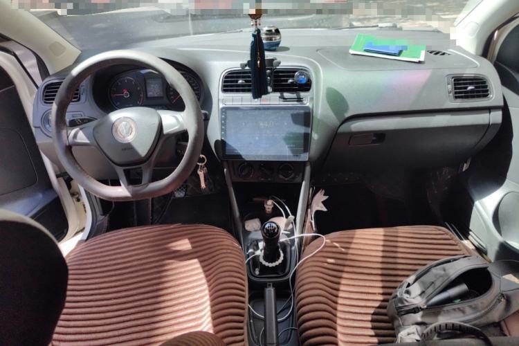 Used Volkswagen Polo 2014 1.4L Manual Fashion Edition Center Console