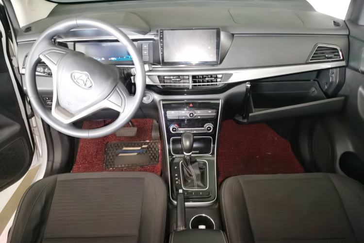 Used CHANGAN KAICHENG Oushang A600 2018 1.6L Automatic Elite Model Center Console