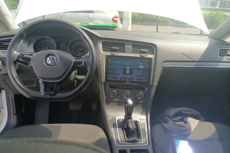 Used Volkswagen Golf 2015 1.6L Automatic Comfort Model Center Console