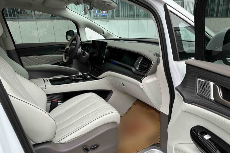 Used Denza D9 2022 DM-i 970 Four-Wheel Drive Flagship Model