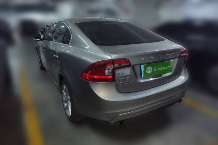 Used Volvo S60 2015 S60L 2.0T Zhiyuan Edition
