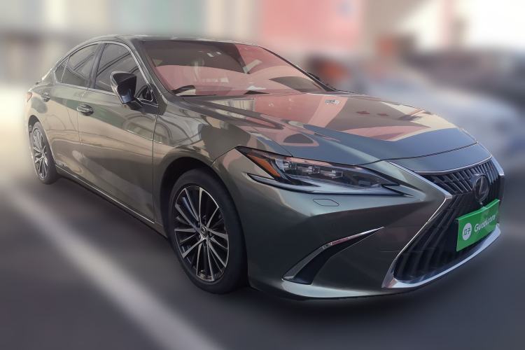 Used Lexus ES 2021 300h Deluxe Edition
