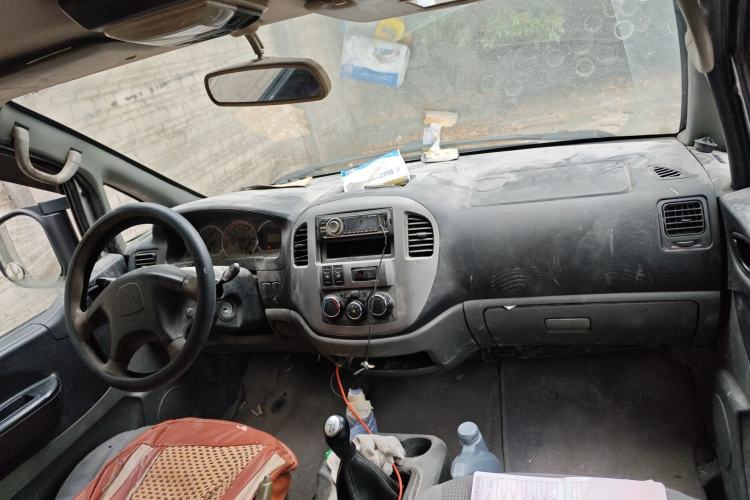 Used FORTHING Lingzhi 2013 M5 Q7 2.0L 7-Seater Long-Wheelbase Comfort Model Center Console