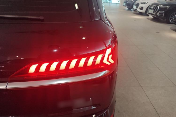 Used Audi Q7 2021 55 TFSI quattro S line Sport model Right Rear Taillight