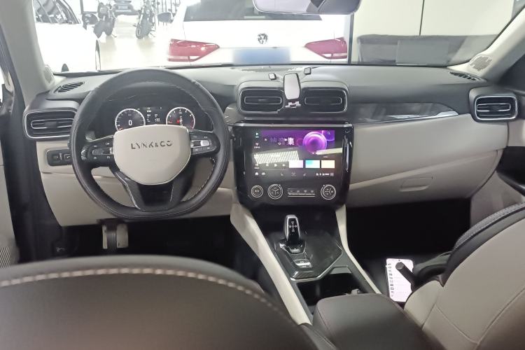 Used Lynk & Co 02 2019 High-Energy Edition 2.0T Automatic Two-Wheel Drive Shine Pro Edition China VI Standard Center Console