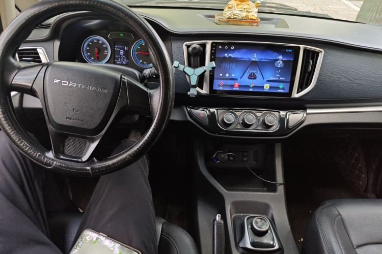 Used FORTHING Lingzhi M5 2022 Standard Version Base Model 7 Seats