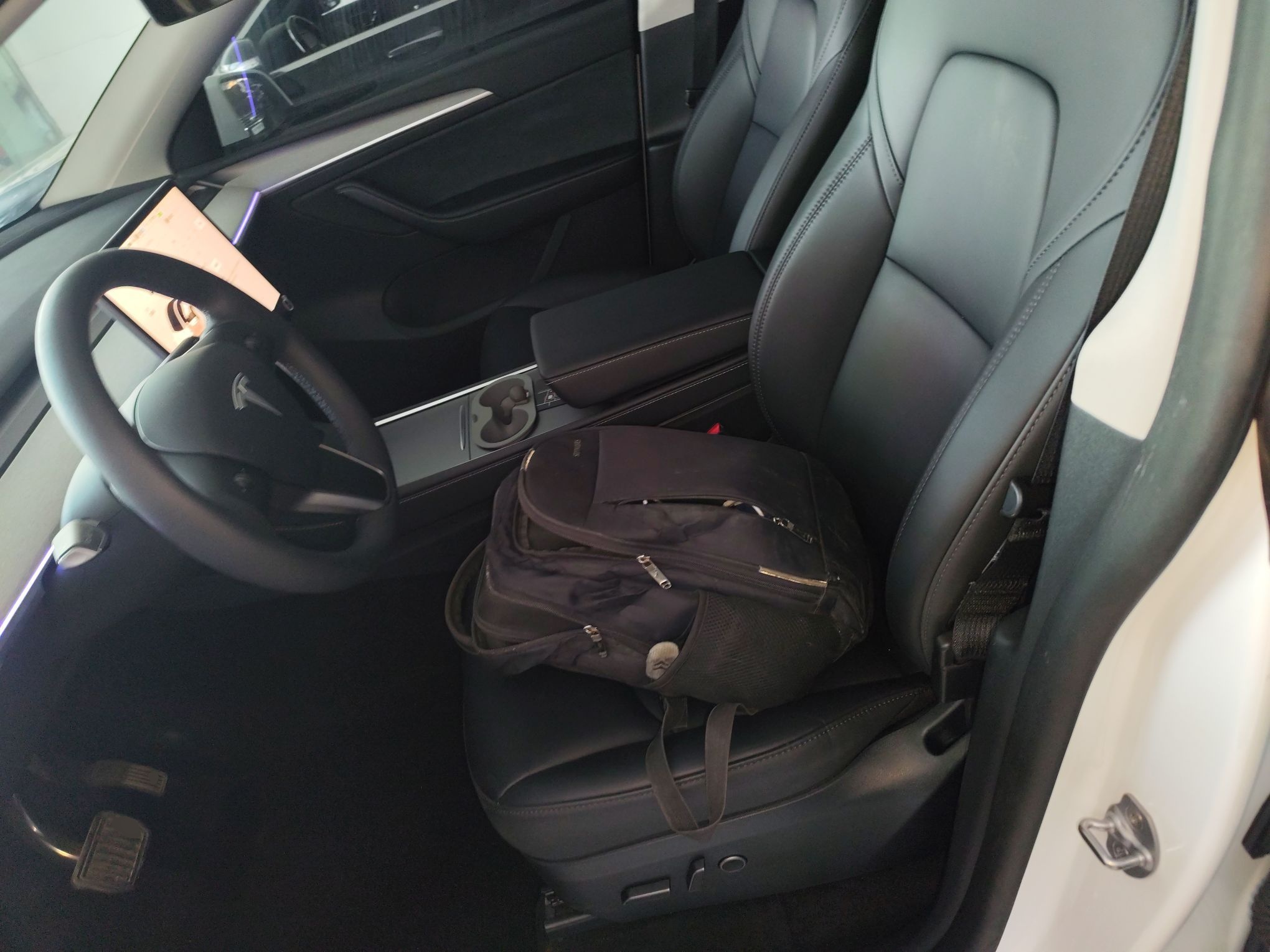 Переднее сиденье в автомобиле