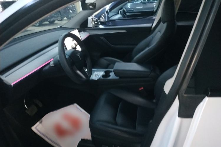 Used Tesla Model Y 2023 Long-Range All-Wheel-Drive Version
