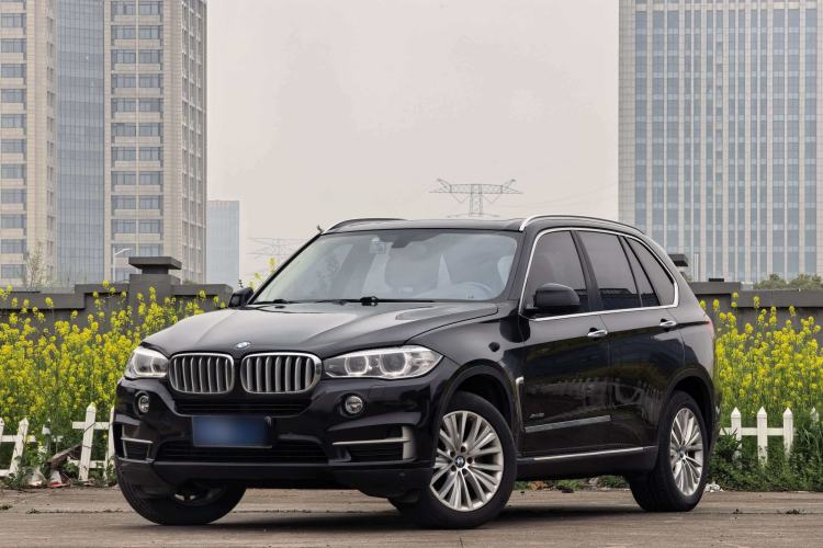 Used BMW X5 2014 xDrive35i Leading Model Front Left 45 Deg