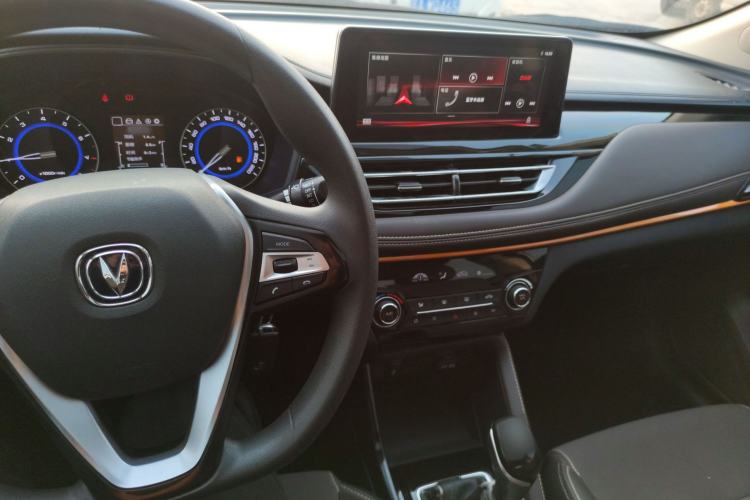 Used CHANGAN Eado DT 2019 1.6L Manual Comfort Model China VI Standard Center Console