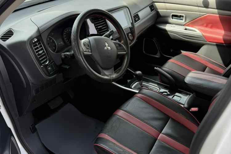 Used Mitsubishi Outlander 2018 2.0L Two-Wheel Drive Fashion Edition 5 Seats