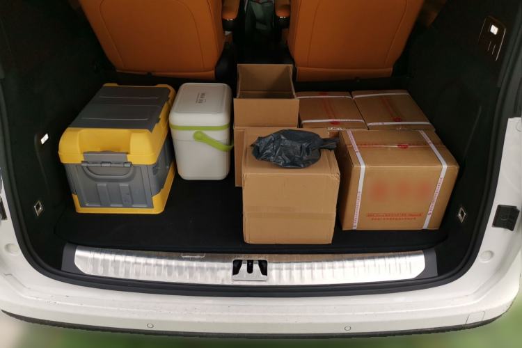 Used Geely Galaxy LEVC L380 2024 140-Degree 6-Seater All-Wheel-Drive Ultra