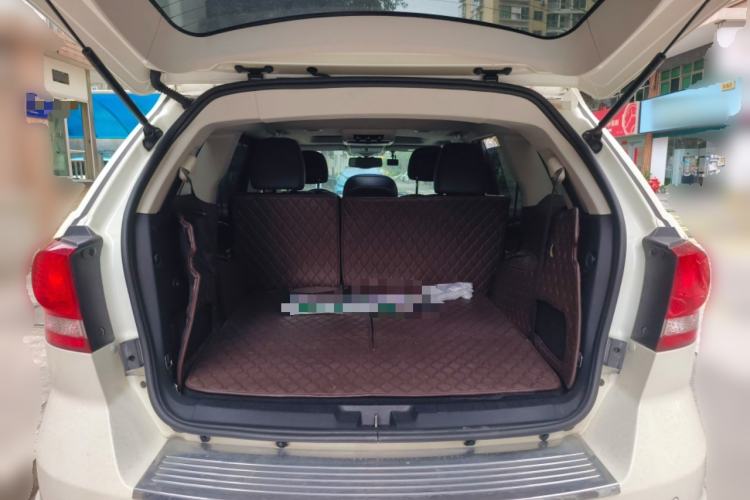 Used Dodge Journey 2013 2.4L Two-Wheel Drive Luxury Version Trunk