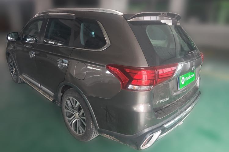 Used Mitsubishi Outlander 2016 2.4L 4x4 Luxury Edition 7-Seater
