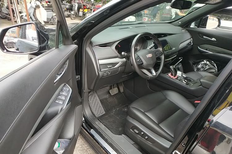 Used Cadillac XT4 2018 28T Two-Wheel Drive Leading Version
