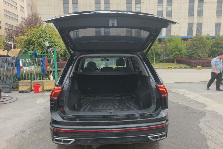 Used Volkswagen Tiguan L 2024 330TSI Automatic Two-Wheel Drive R-Line Enhanced Edition Trunk