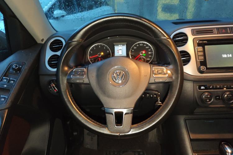 Used Volkswagen Tiguan 2013 1.8 TSI Automatic All-Wheel Drive Luxury Model Steering Wheel